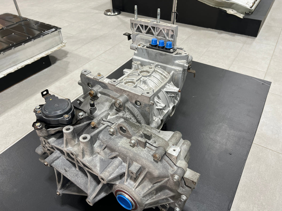 Overhalt Hyundai drivmotor med reduksjonsgir, oversikt med girhuset nærmest